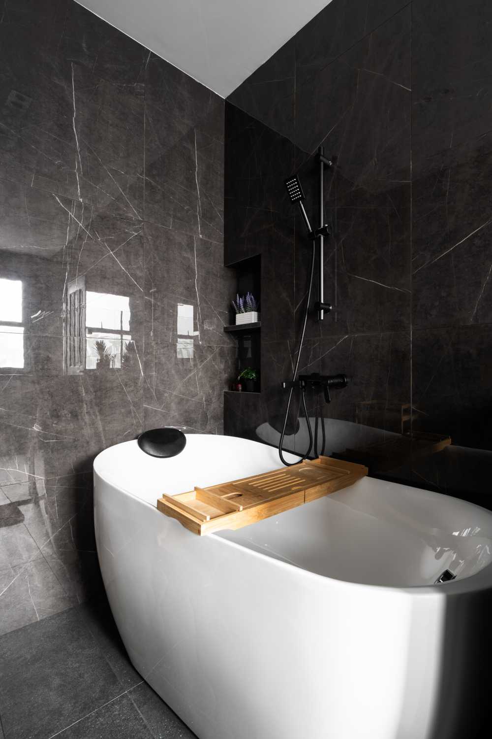 Eclectic Bathroom with Vinyl Flooring and Homogeneous Tiles