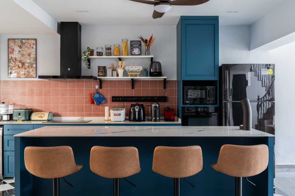Eclectic Kitchen with Vinyl Flooring and Homogeneous Tiles