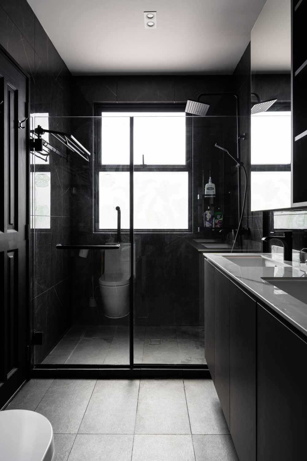 Eclectic Bathroom with Vinyl Flooring and Herringbone Tiling