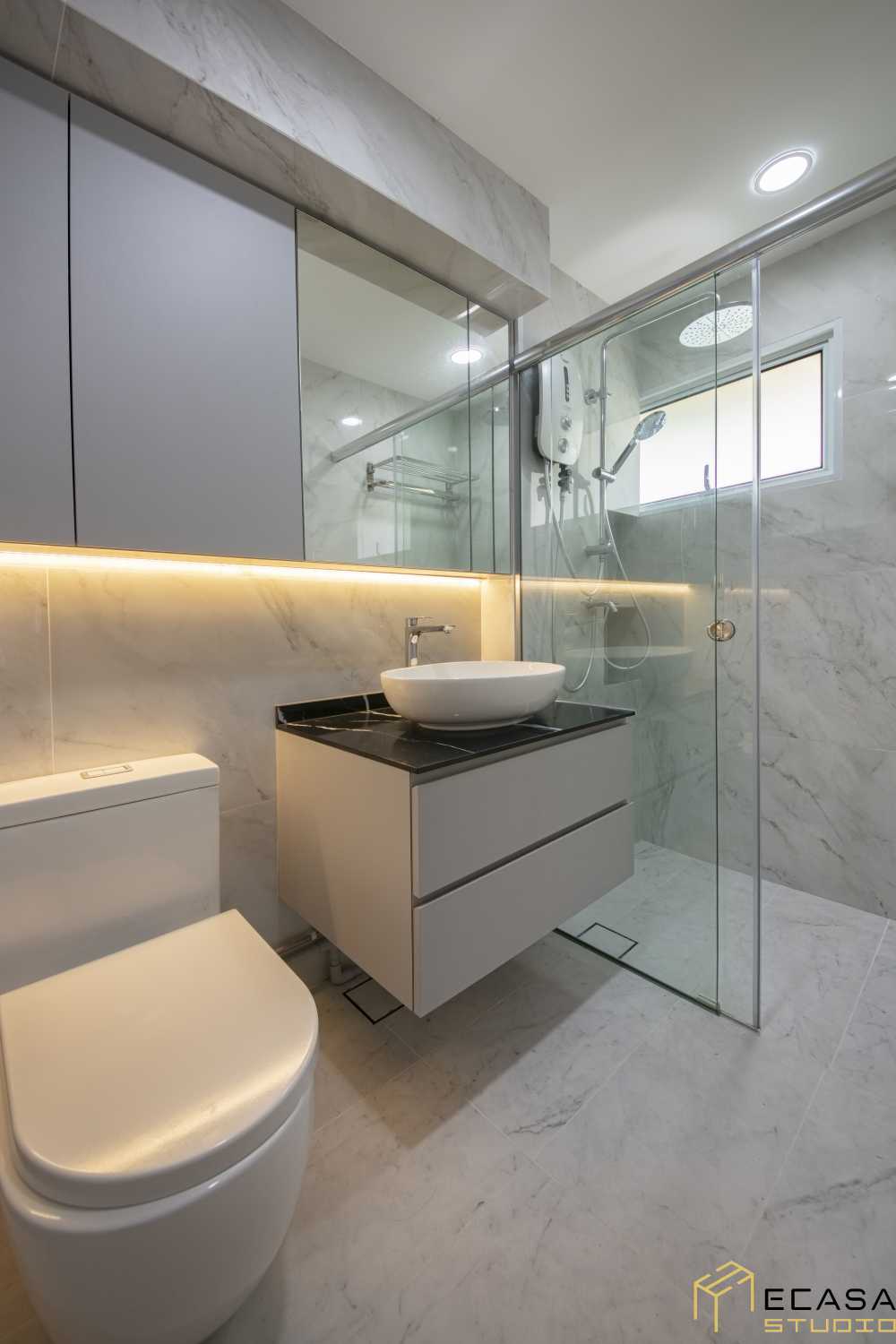 Contemporary Bathroom with Countertop and Mirror
