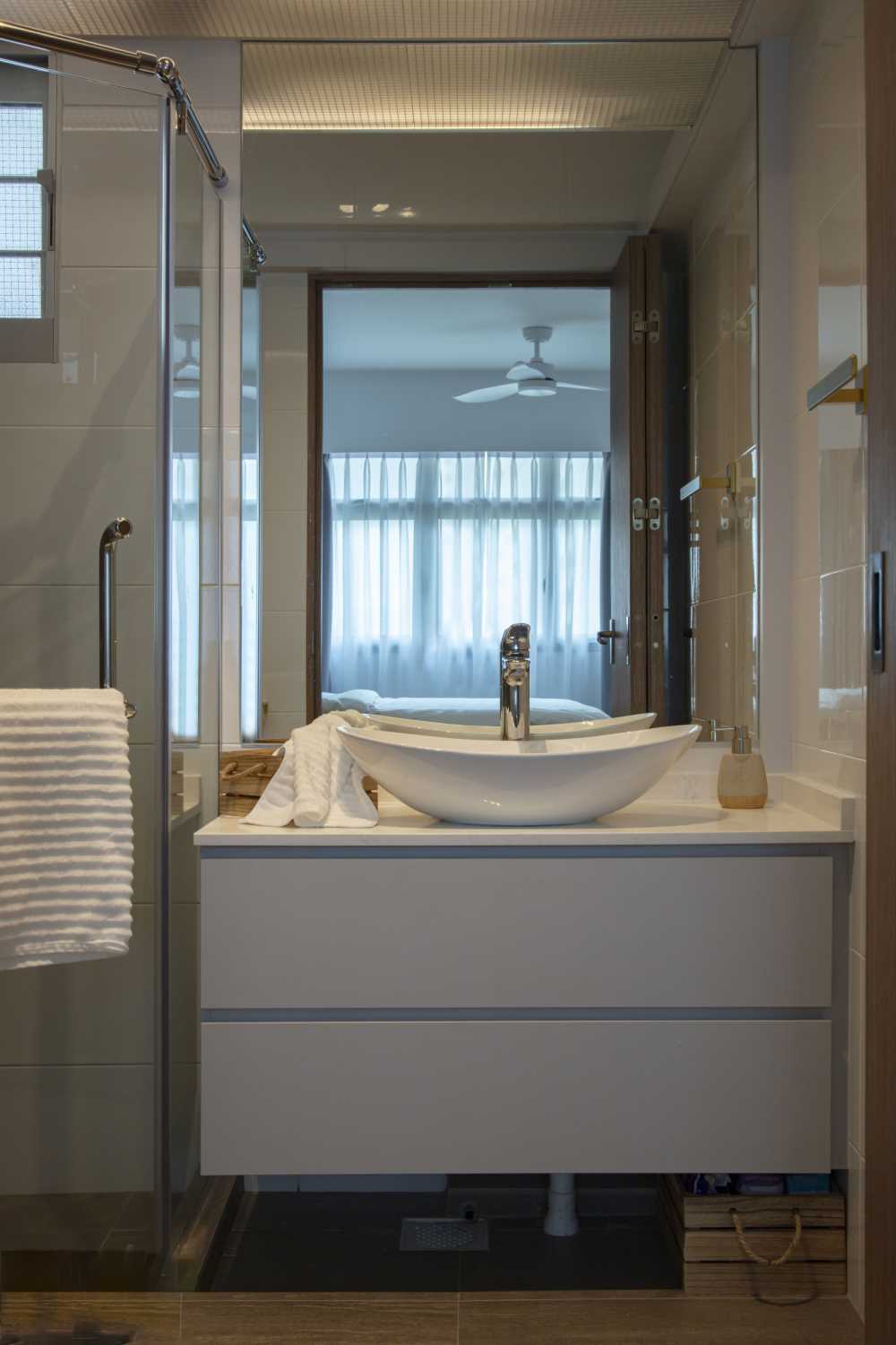 Scandinavian Bathroom with Countertop and Cement Floor