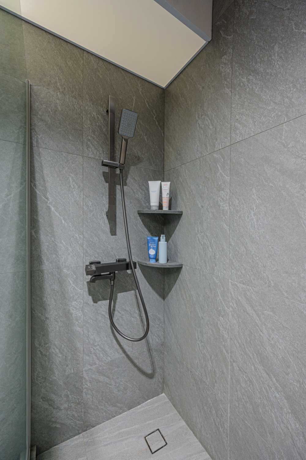 Modern Bathroom with Shower Screen and Rainshower