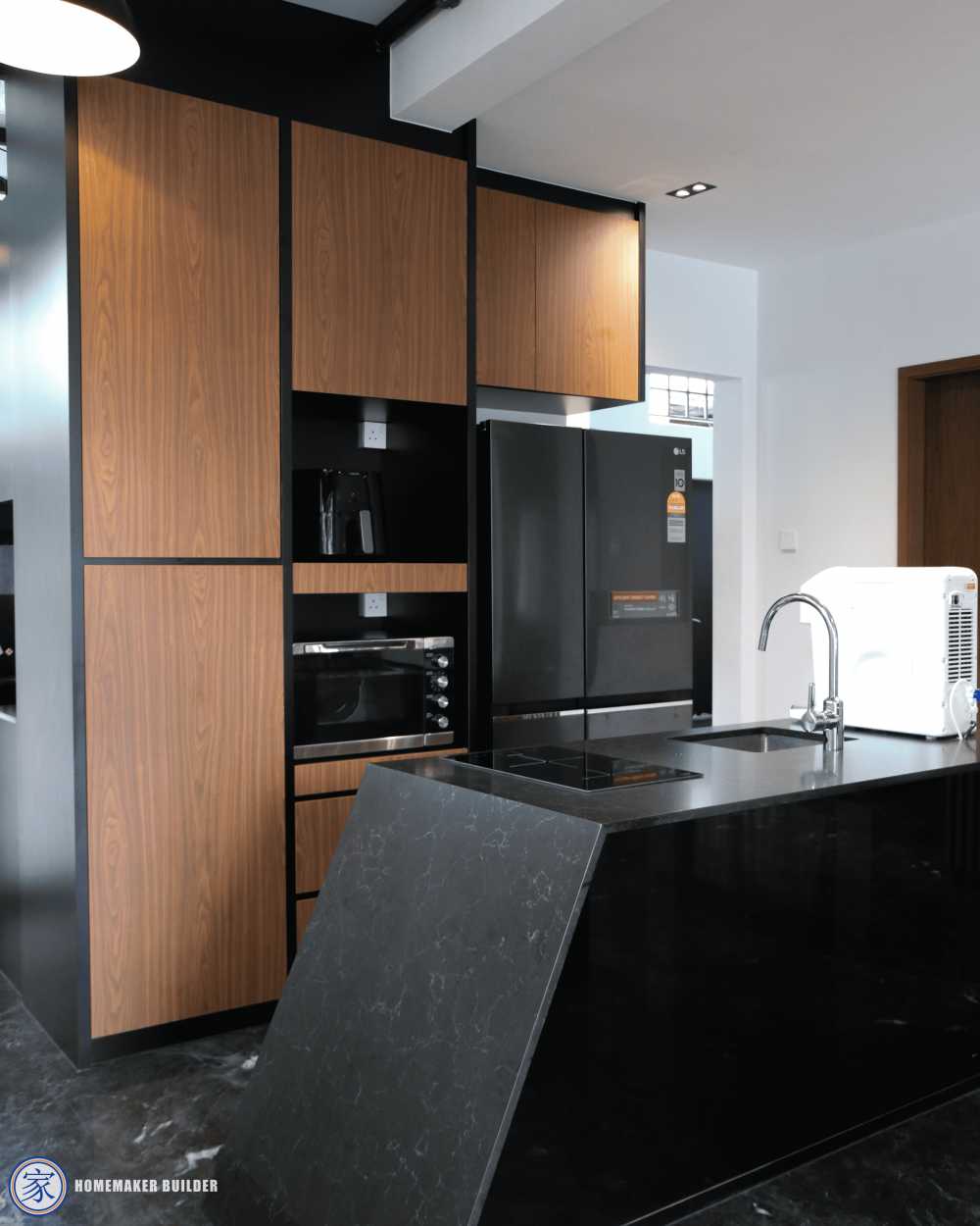 Modern Kitchen with Kitchen Island and Kitchen Accessories
