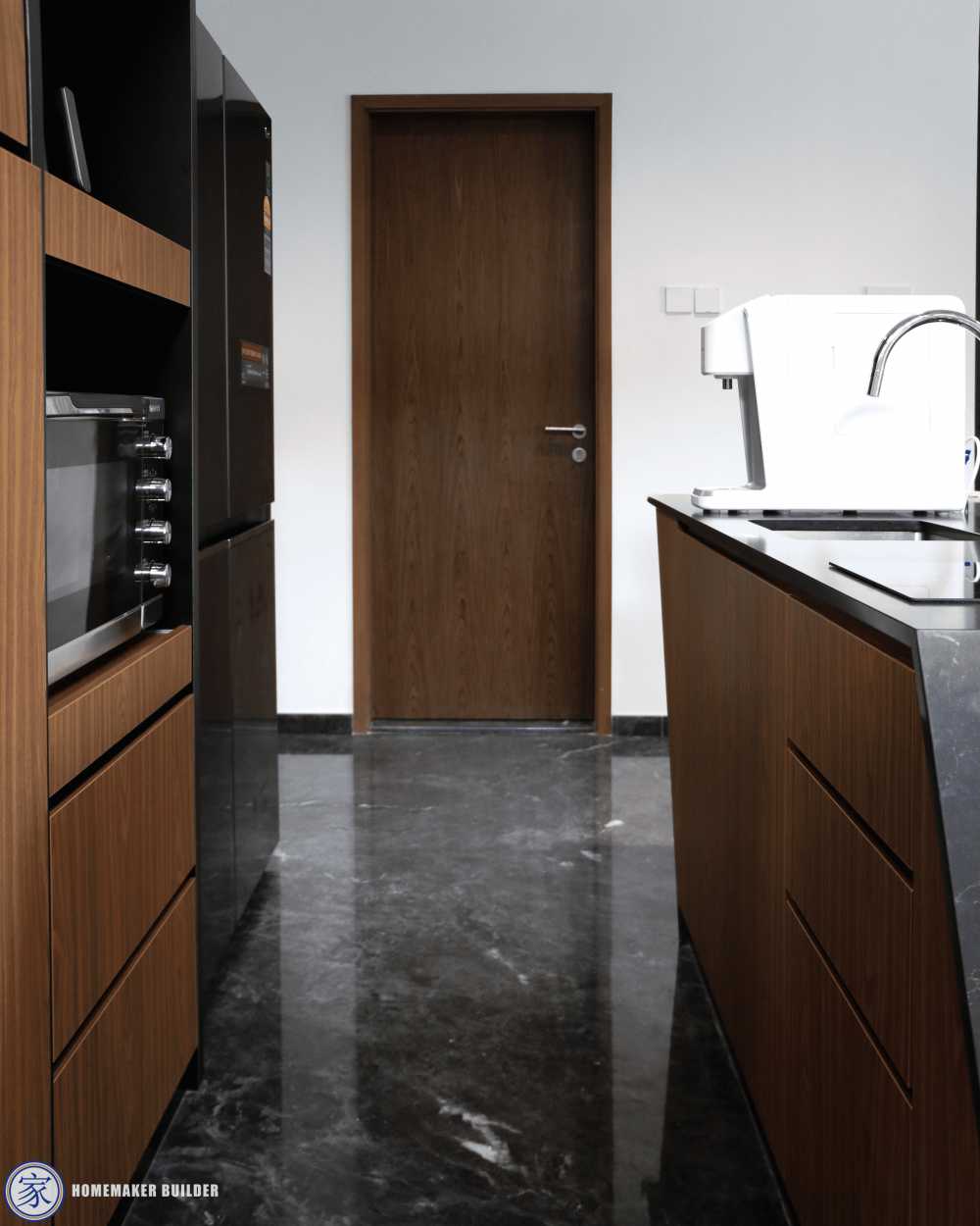Modern Kitchen with Kitchen Island and Kitchen Accessories