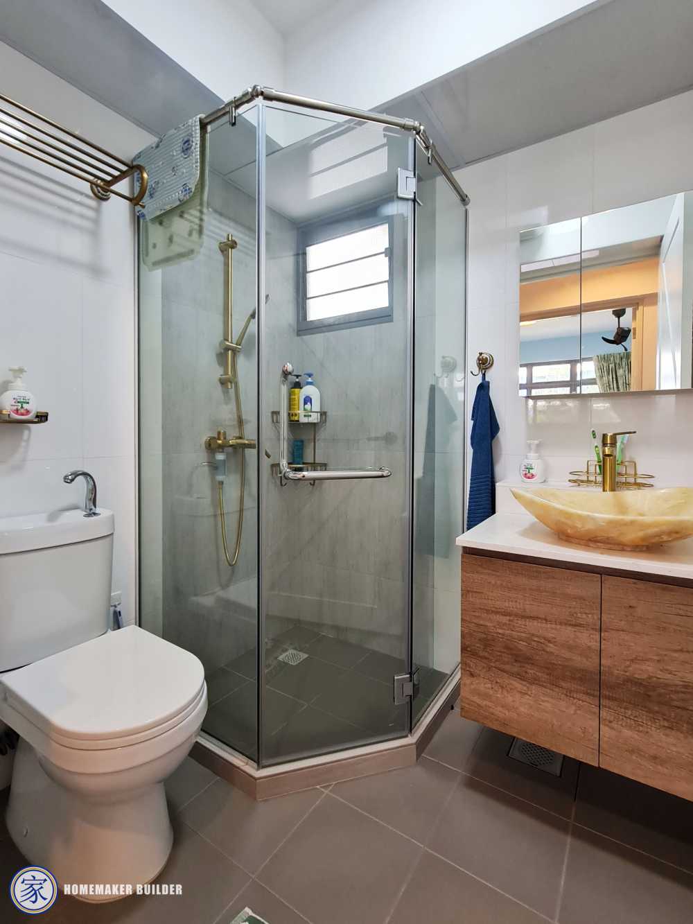 Vintage Bathroom with Homogeneous Tiles and Mirror