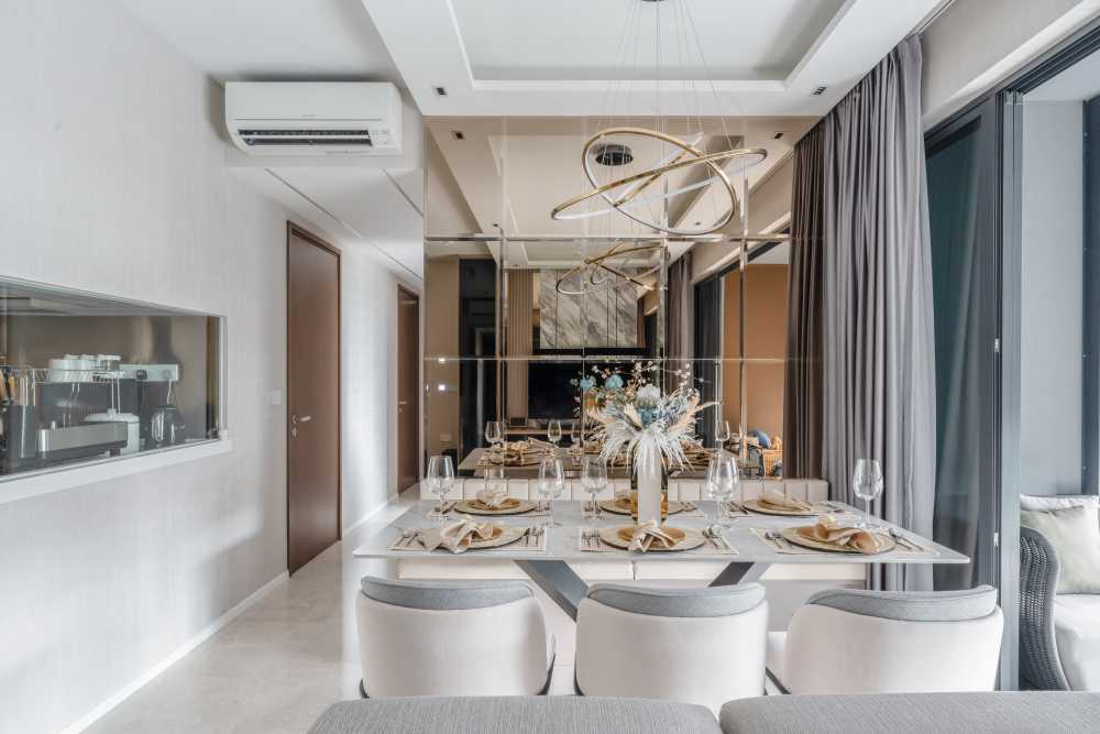 Modern Dining Room with Downlights and Dining Table