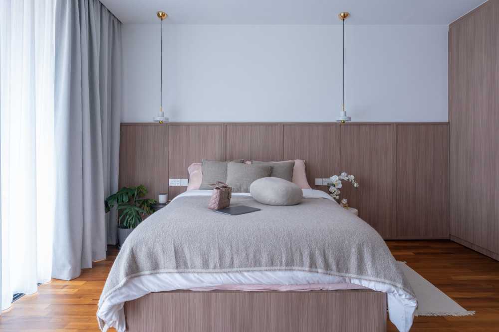 Modern Bedroom with Homogeneous Tiles and Herringbone Tiling