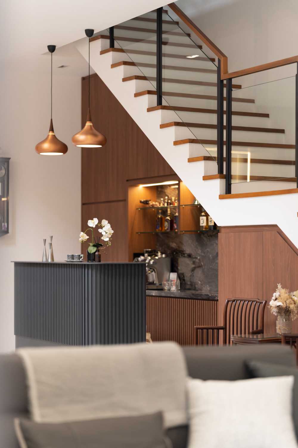 Modern Home Bar with Countertop and Bar Counter