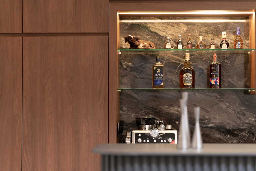 Modern Home Bar with Countertop and Bar Counter