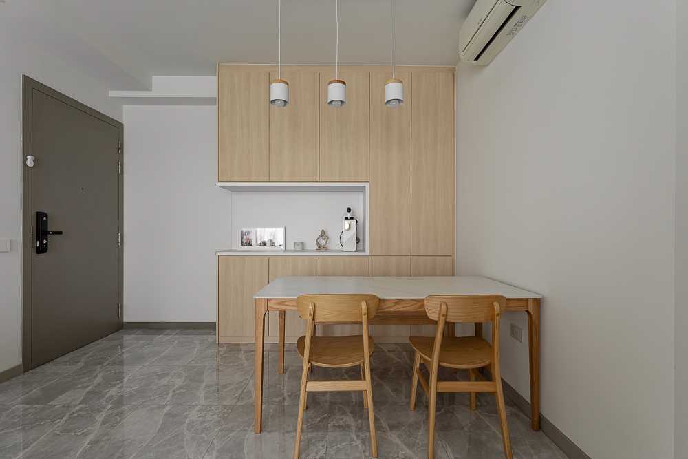 Scandinavian Dining Room with Dining Table and Dining Chairs