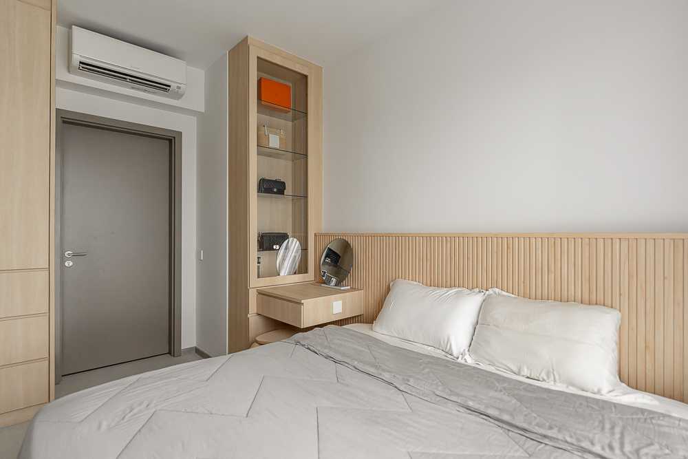 Scandinavian Bedroom with Homogeneous Tiles and Wardrobe
