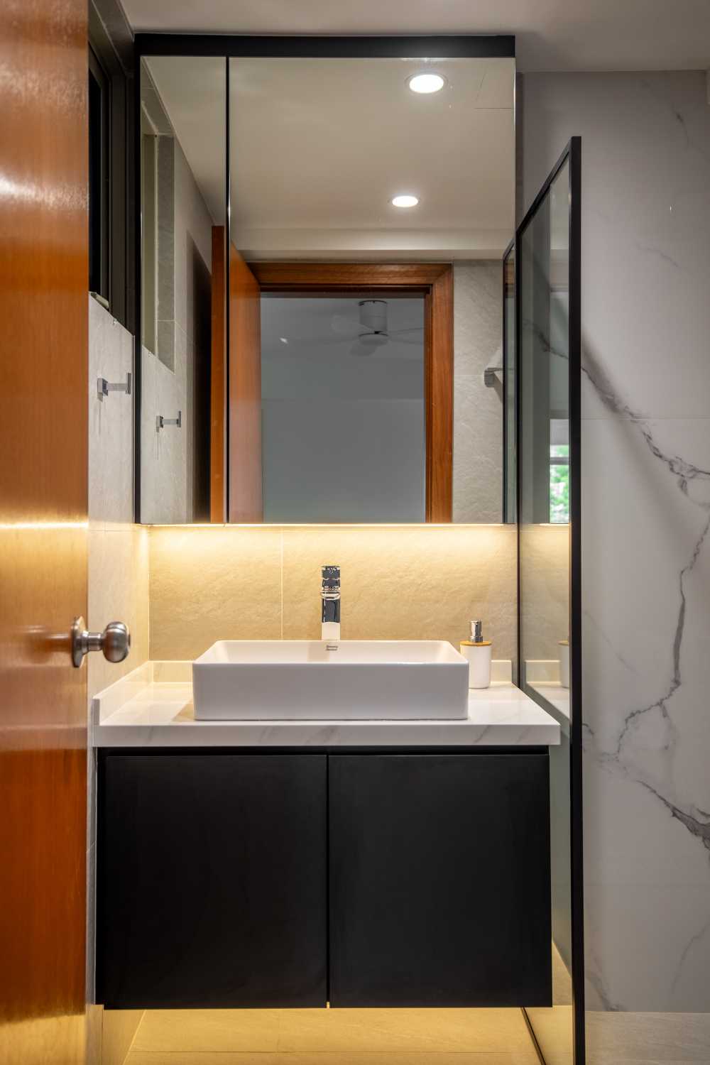 Minimalist Bathroom with Marble Floor and Mirror