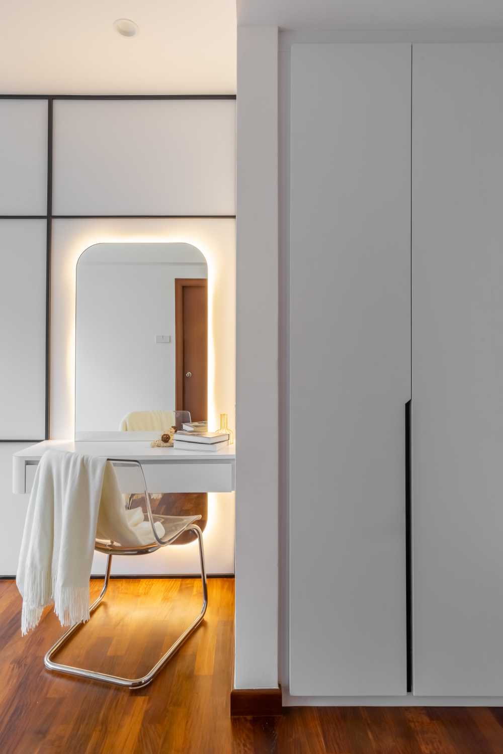 Minimalist Bedroom with Vinyl Flooring and Drop Light