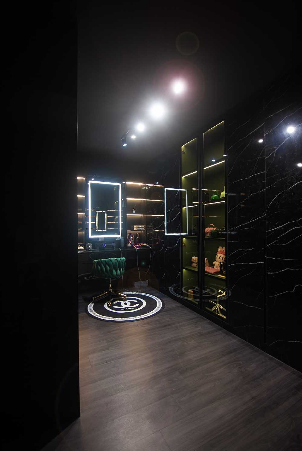 Modern Bedroom with Vinyl Flooring and Wardrobe