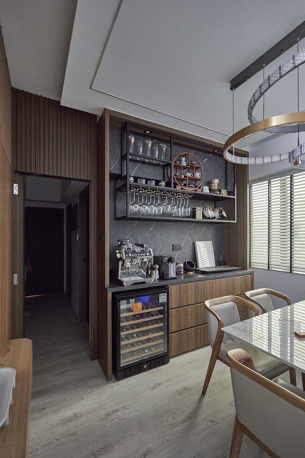 Contemporary Home Bar with Countertop and Bar Counter
