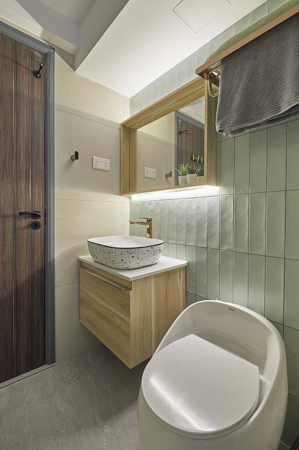 Contemporary Bathroom with Countertop and Mirror