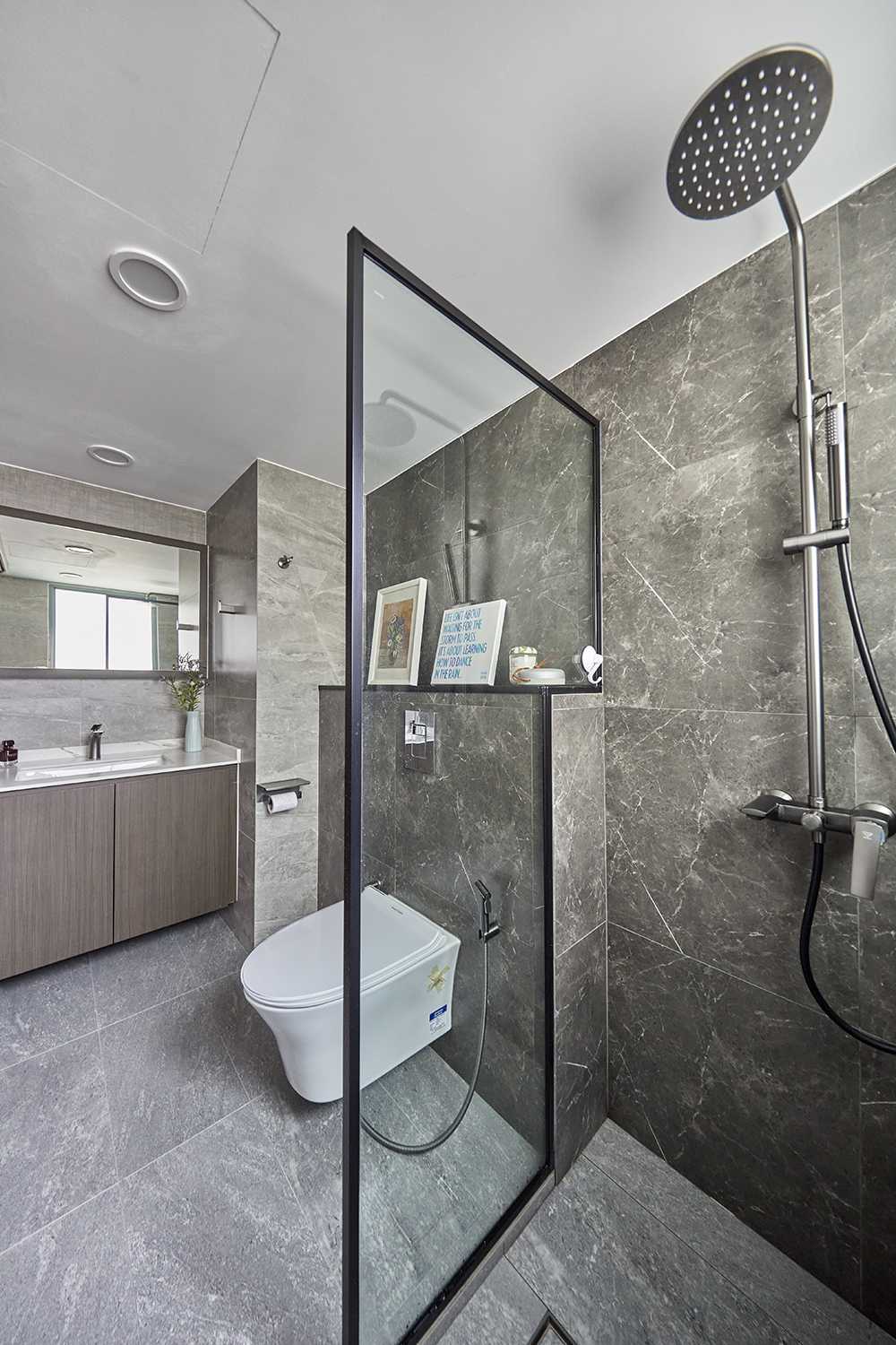Contemporary Bathroom with Granite Floor and Marble Floor