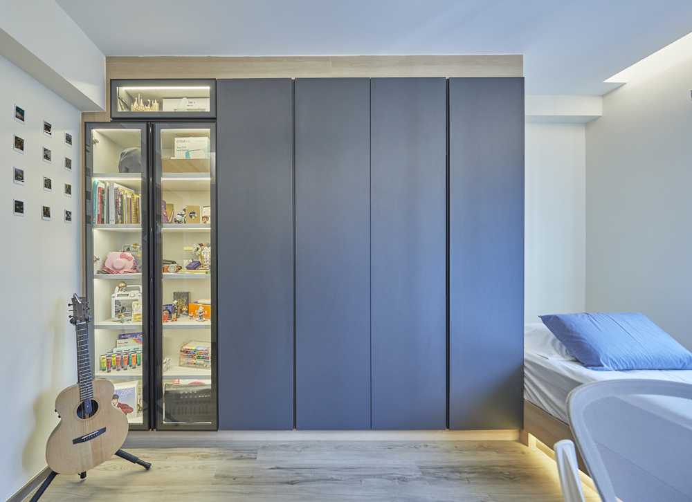 Contemporary Bedroom with Wardrobe and Closet