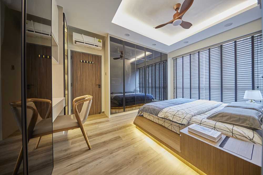 Contemporary Bedroom with Homogeneous Tiles and Parquet Floor