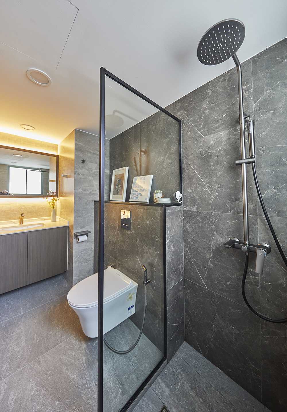 Contemporary Bathroom with Marble Floor and Bathtub