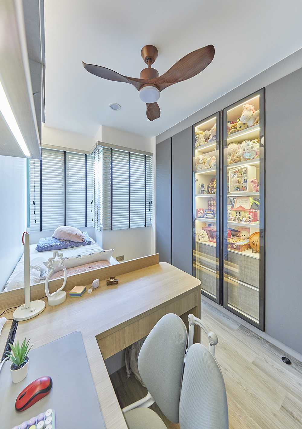 Contemporary Bedroom with Drop Light and Wardrobe