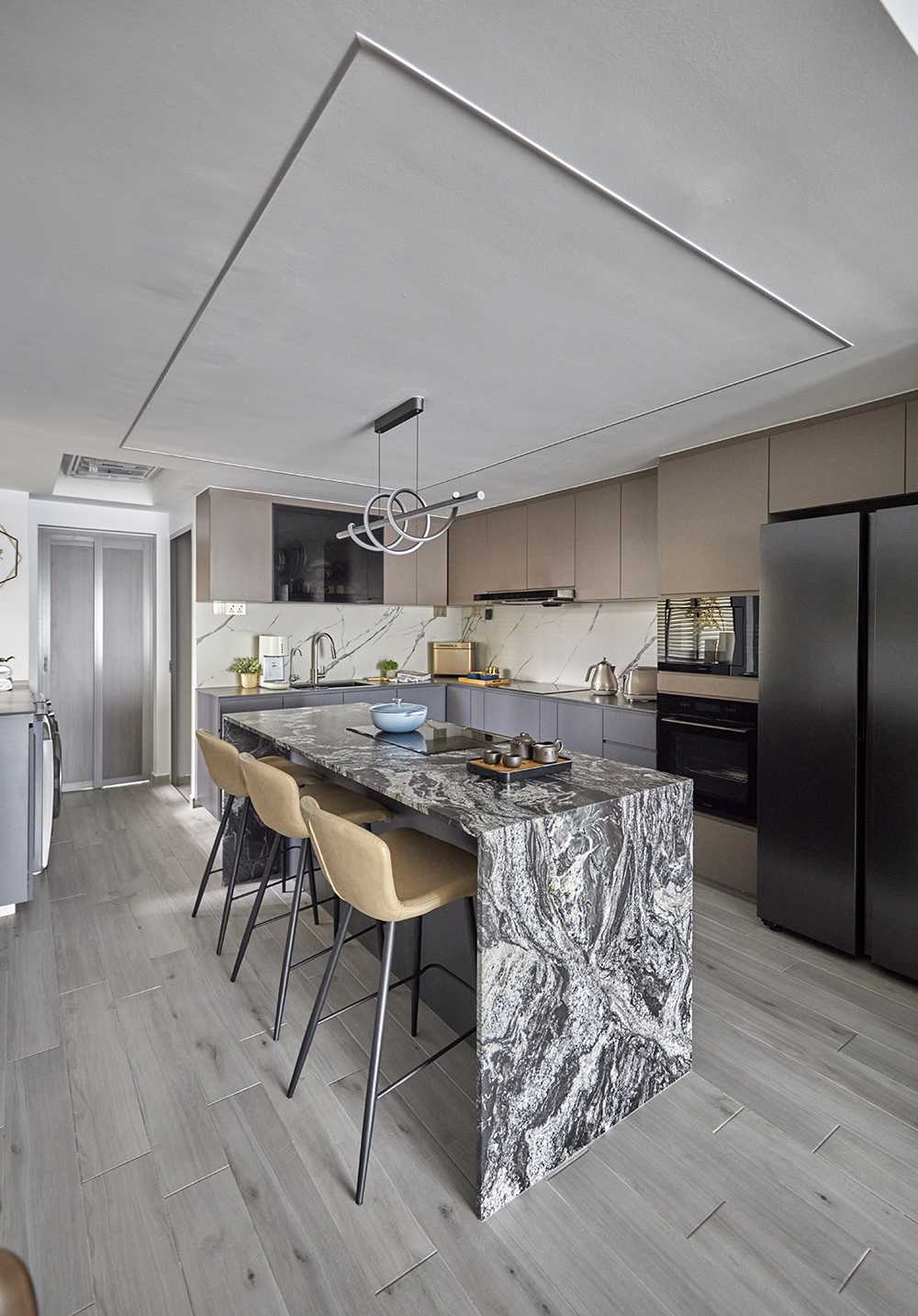 Contemporary Kitchen with Kitchen Island and Open Kitchen