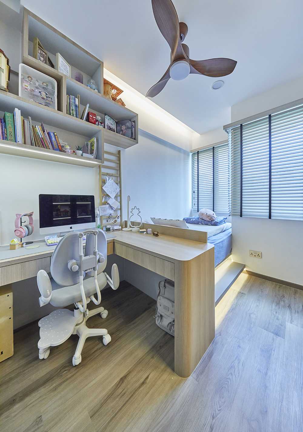 Contemporary Bedroom with Wardrobe and Sliding Wardrobe