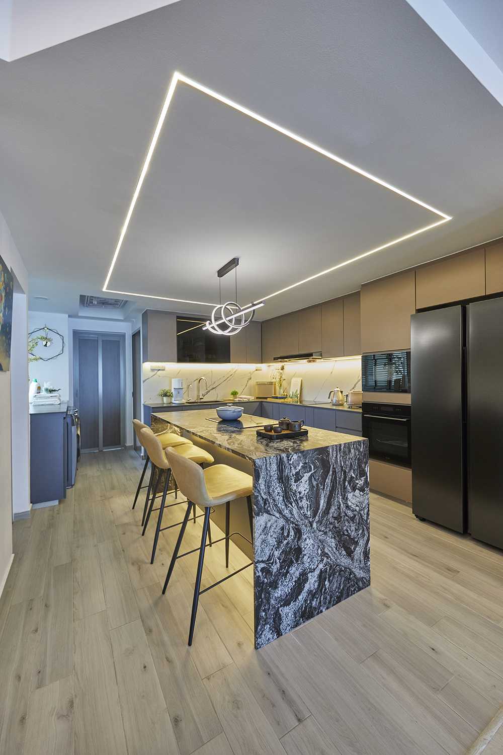 Contemporary Kitchen with Countertop and Kitchen Island