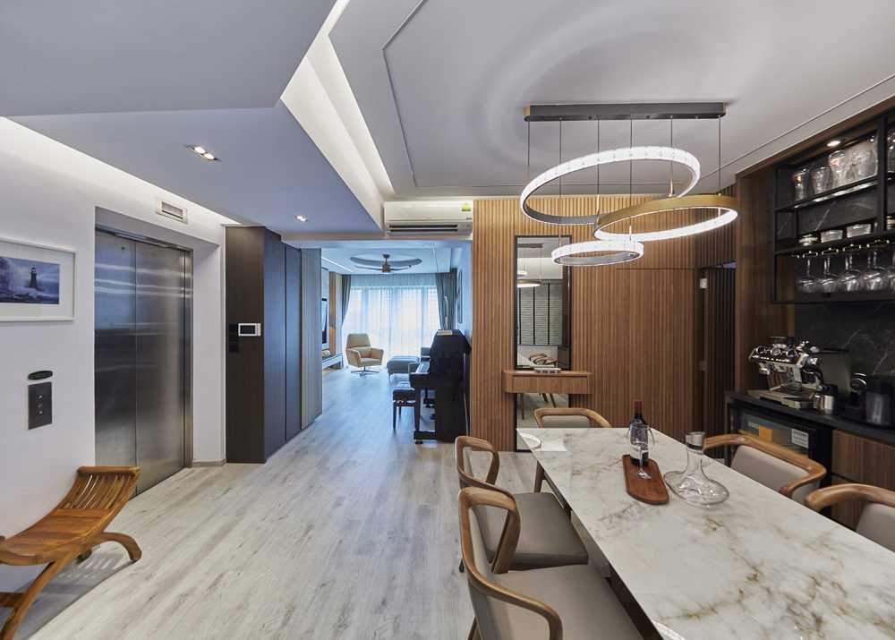 Contemporary Entryway with Shoe Rack and Doors