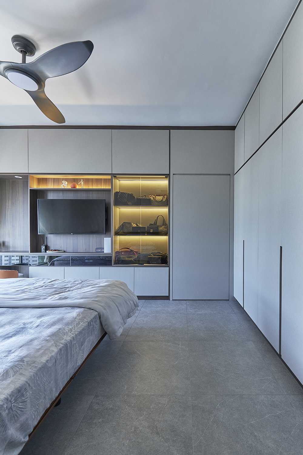Modern Bedroom with Bedroom Dresser and Lamps