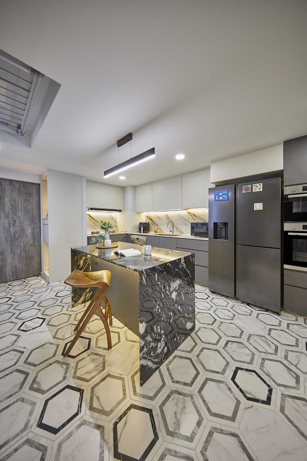 Modern Kitchen with Mosaic and Open Kitchen