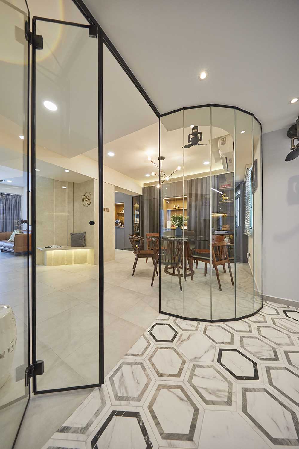 Modern Kitchen with Wood Flooring and Kitchen Island