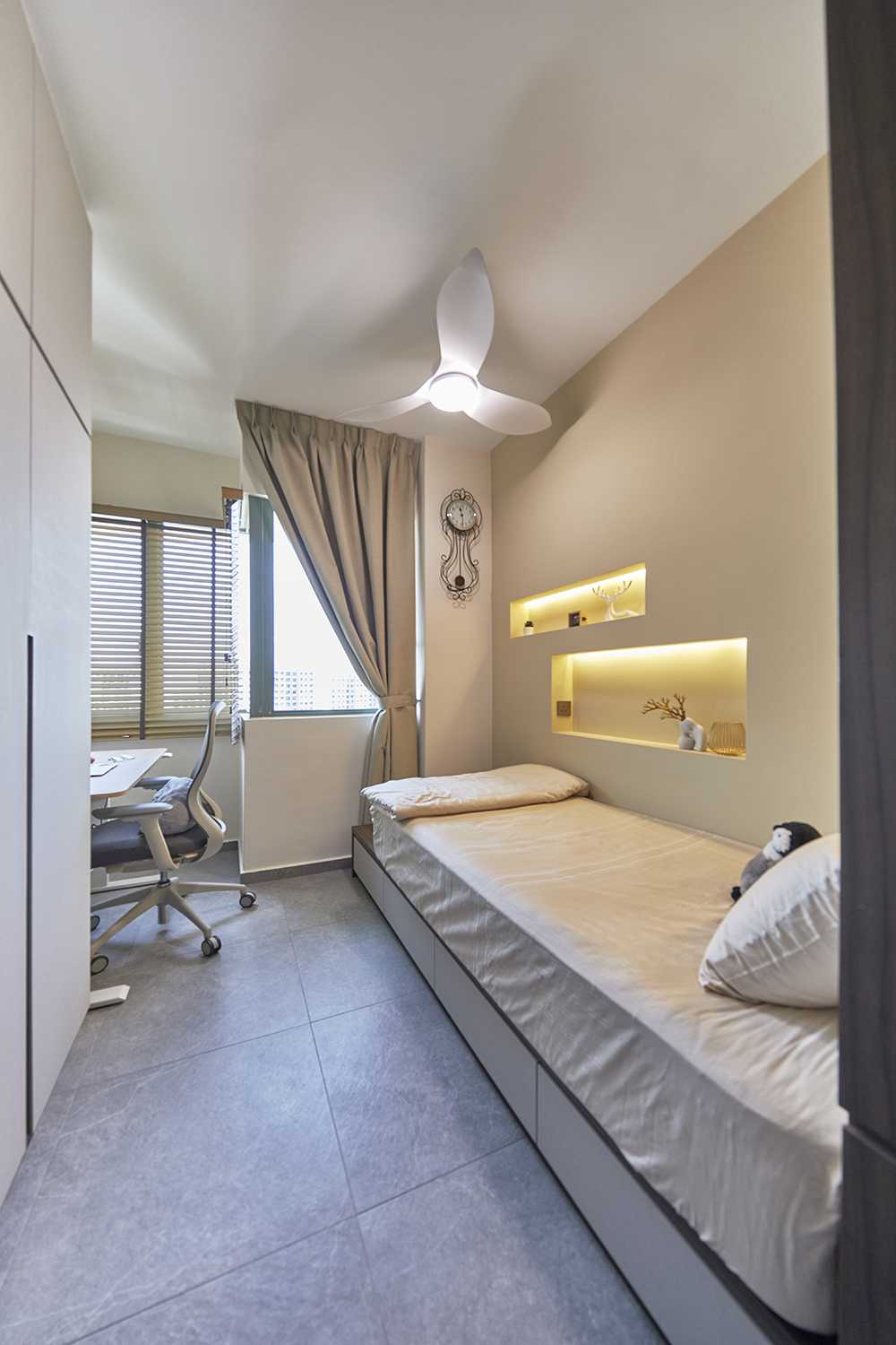 Modern Bedroom with Single Bed and Day Bed
