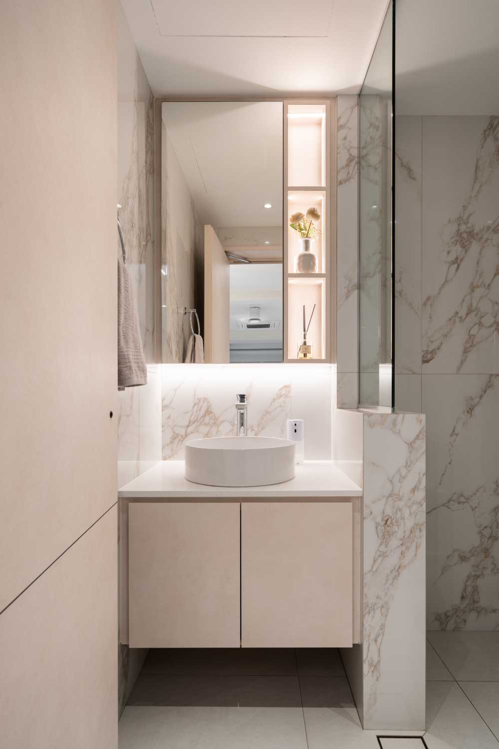 Contemporary Bathroom with Marble Floor and Mirror
