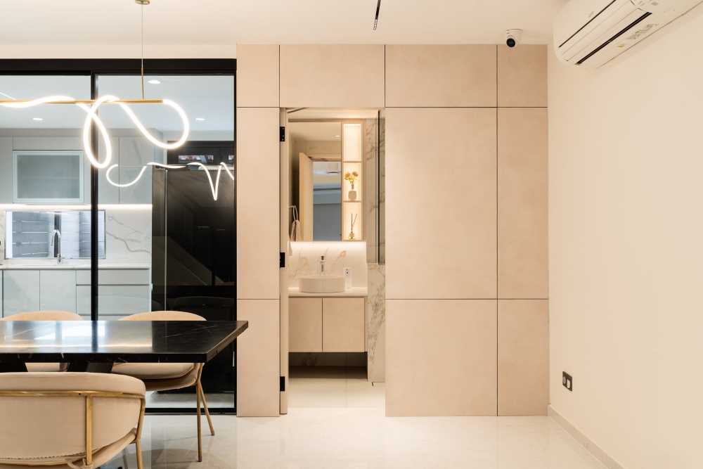 Contemporary Bathroom with Homogeneous Tiles and Herringbone Tiling