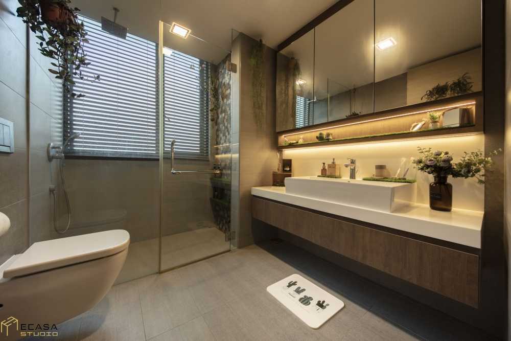 Contemporary Bathroom with Shower Screen and Mosaic