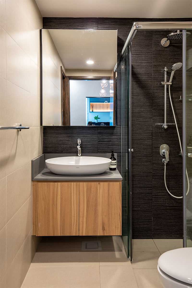 Contemporary Bathroom with Countertop and Mirror