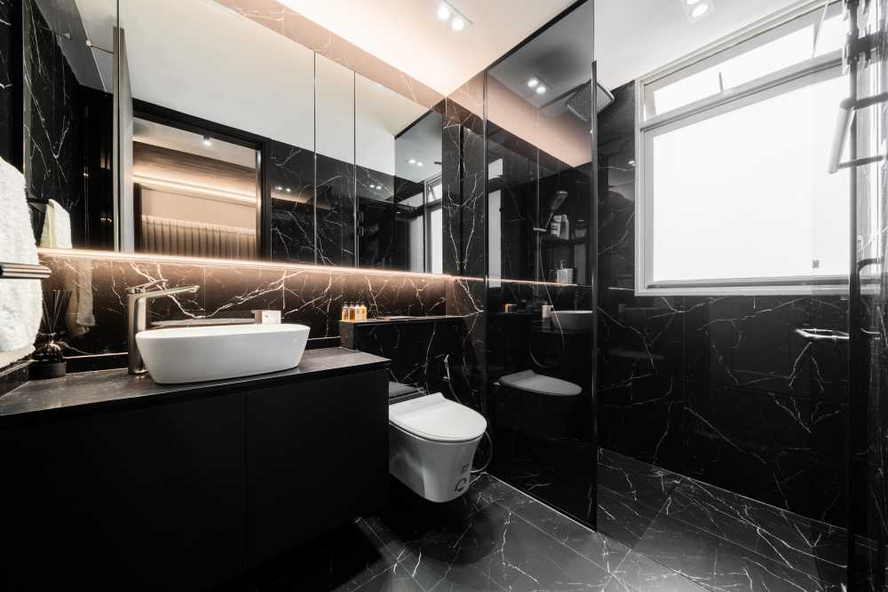 Modern Bathroom with Vinyl Flooring and Mirror