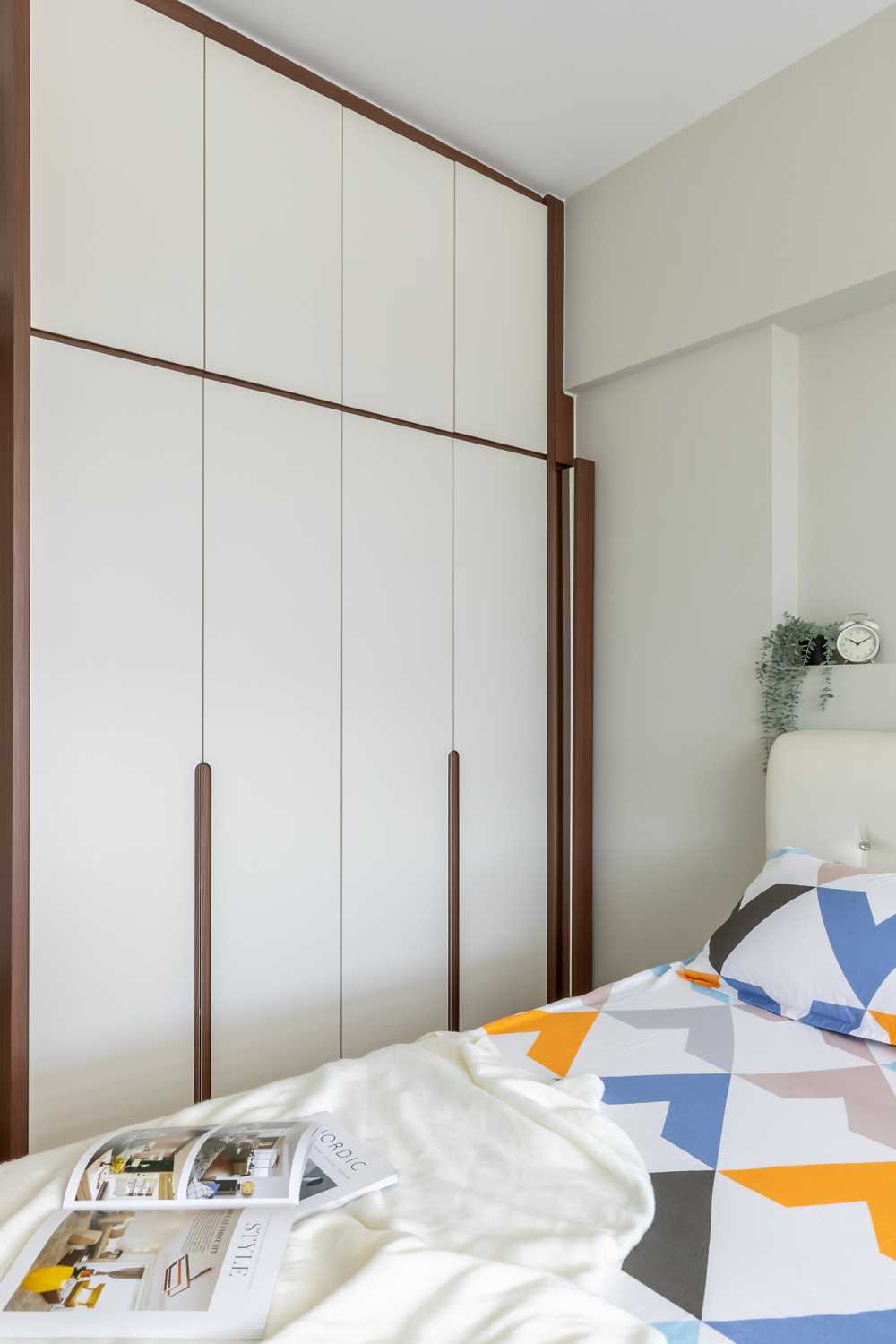 Contemporary Bedroom with Wardrobe and Queen Bed