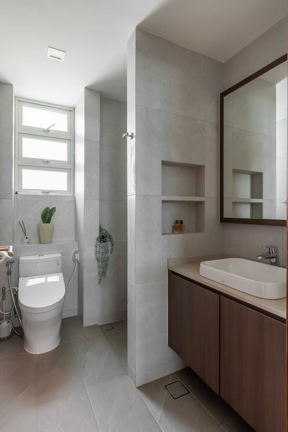 Contemporary Bathroom with Mirror and Shower Screen