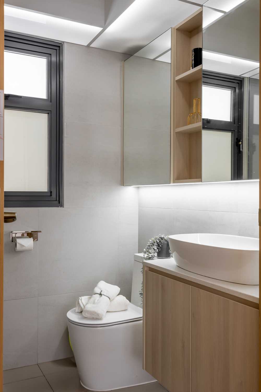 Minimalist Bathroom with Mirror and Bathroom Storage