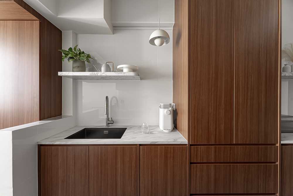 Modern Kitchen with Countertop and Homogeneous Tiles