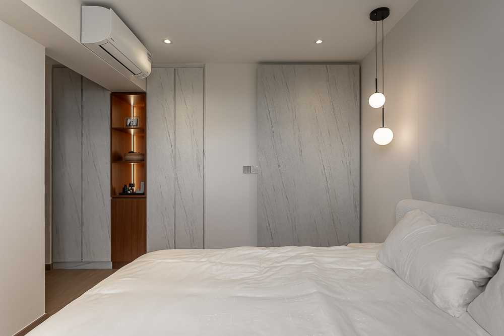 Modern Bedroom with Vinyl Flooring and Wardrobe