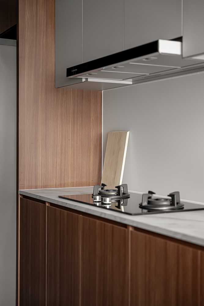 Modern Kitchen with Countertop and Homogeneous Tiles