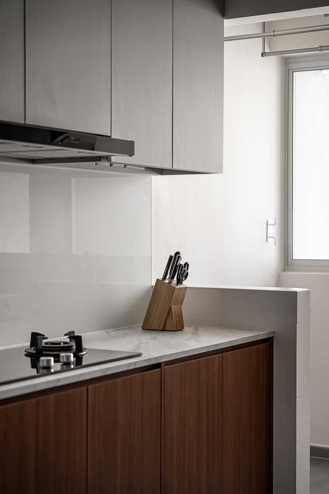 Modern Kitchen with Countertop and Kitchen Window