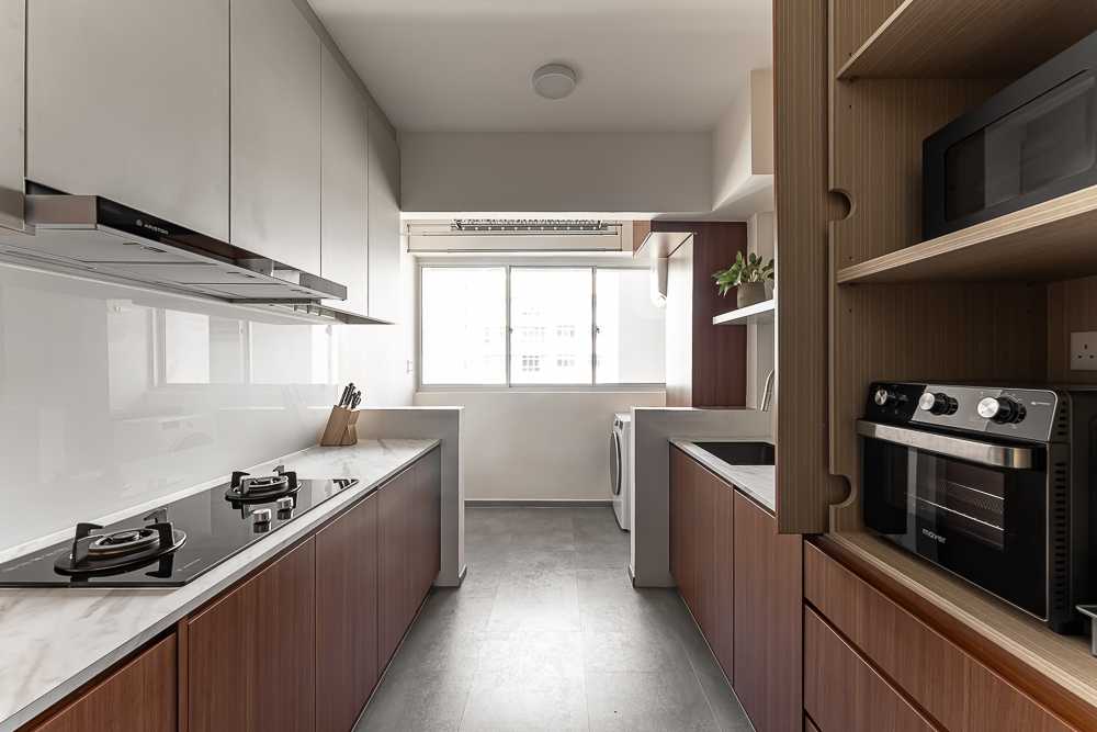 Modern Kitchen with Countertop and Homogeneous Tiles