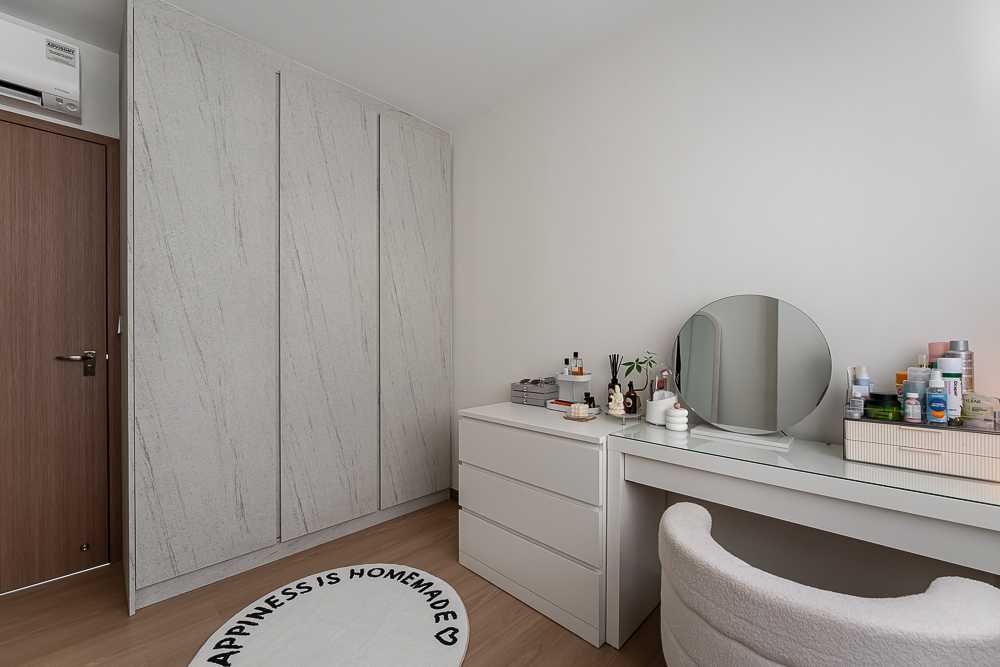 Modern Bedroom with Vinyl Flooring and Wardrobe