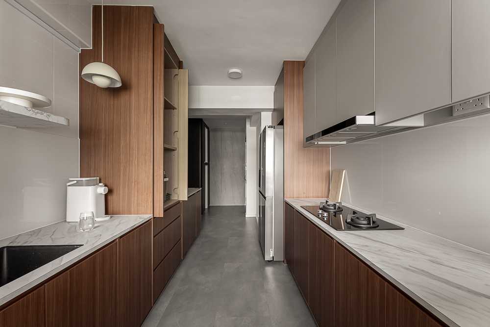 Modern Kitchen with Countertop and Homogeneous Tiles