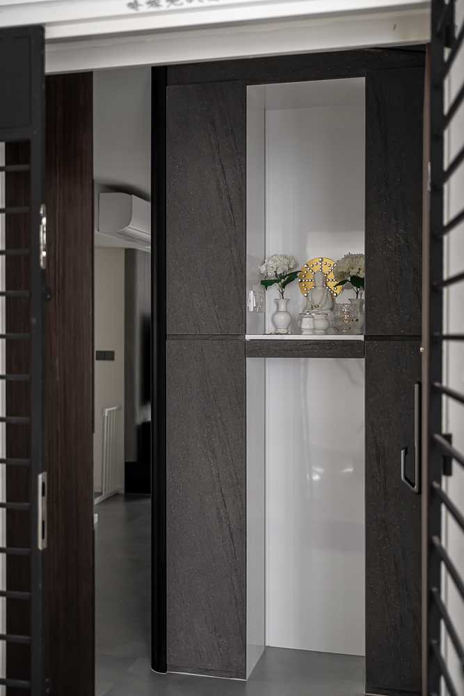 Modern Entryway with Seating Bench and Shoe Rack
