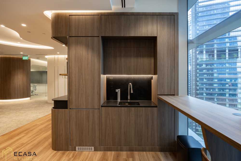 Modern Kitchen with Wood Flooring and Kitchen Window